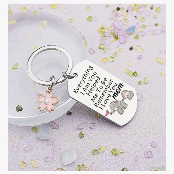 Sentimental Keychain with Elephant Design - Picture 2 of 4